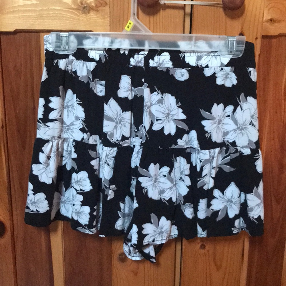 Aeropostale Black Floral Flowy Skort